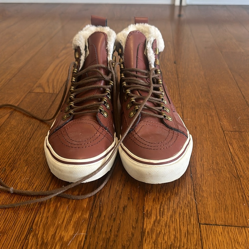 Waterproof/ Weatherproof Vans - Picture 3 of 8